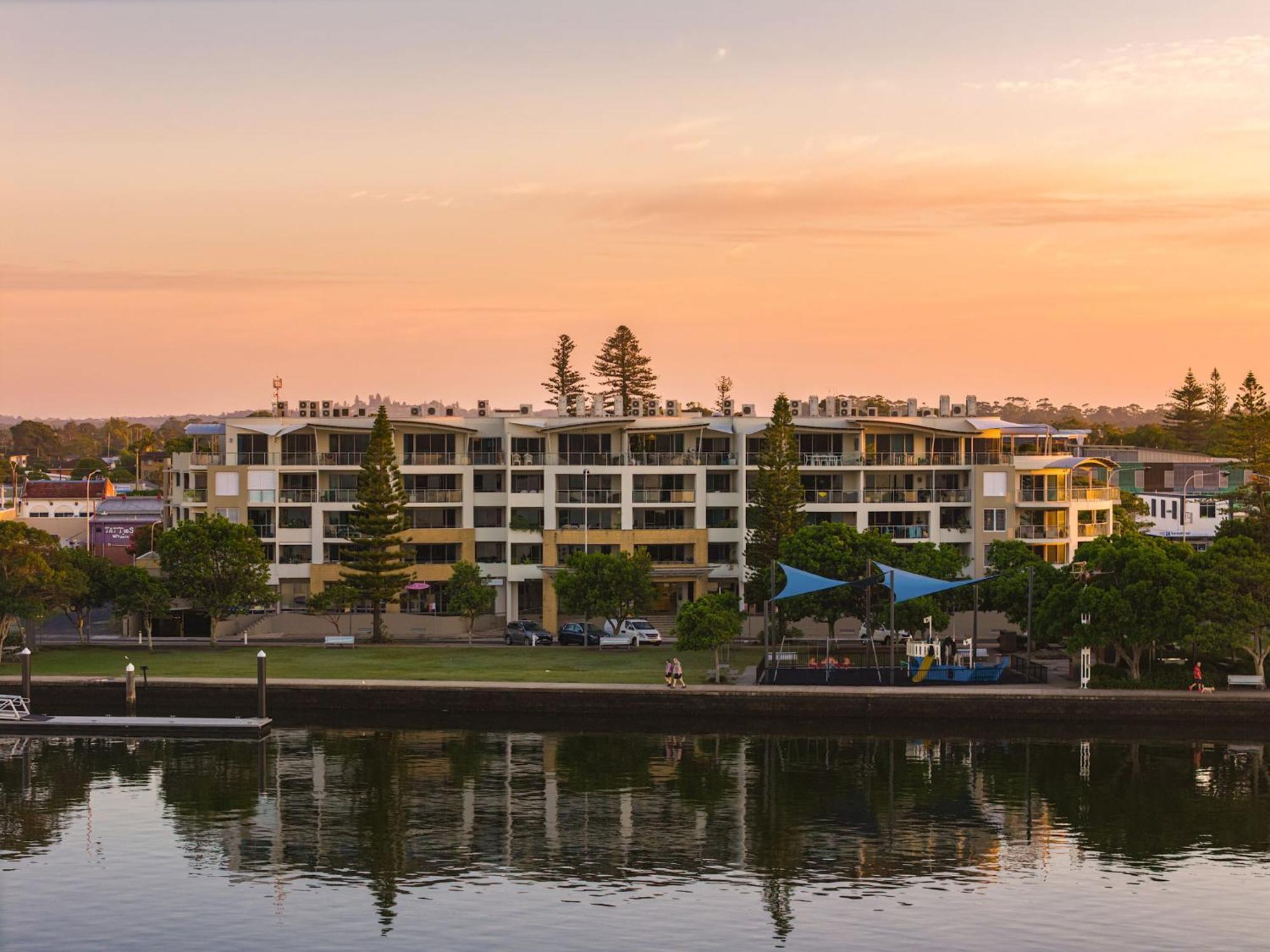 Aparthotel Riverside 4*