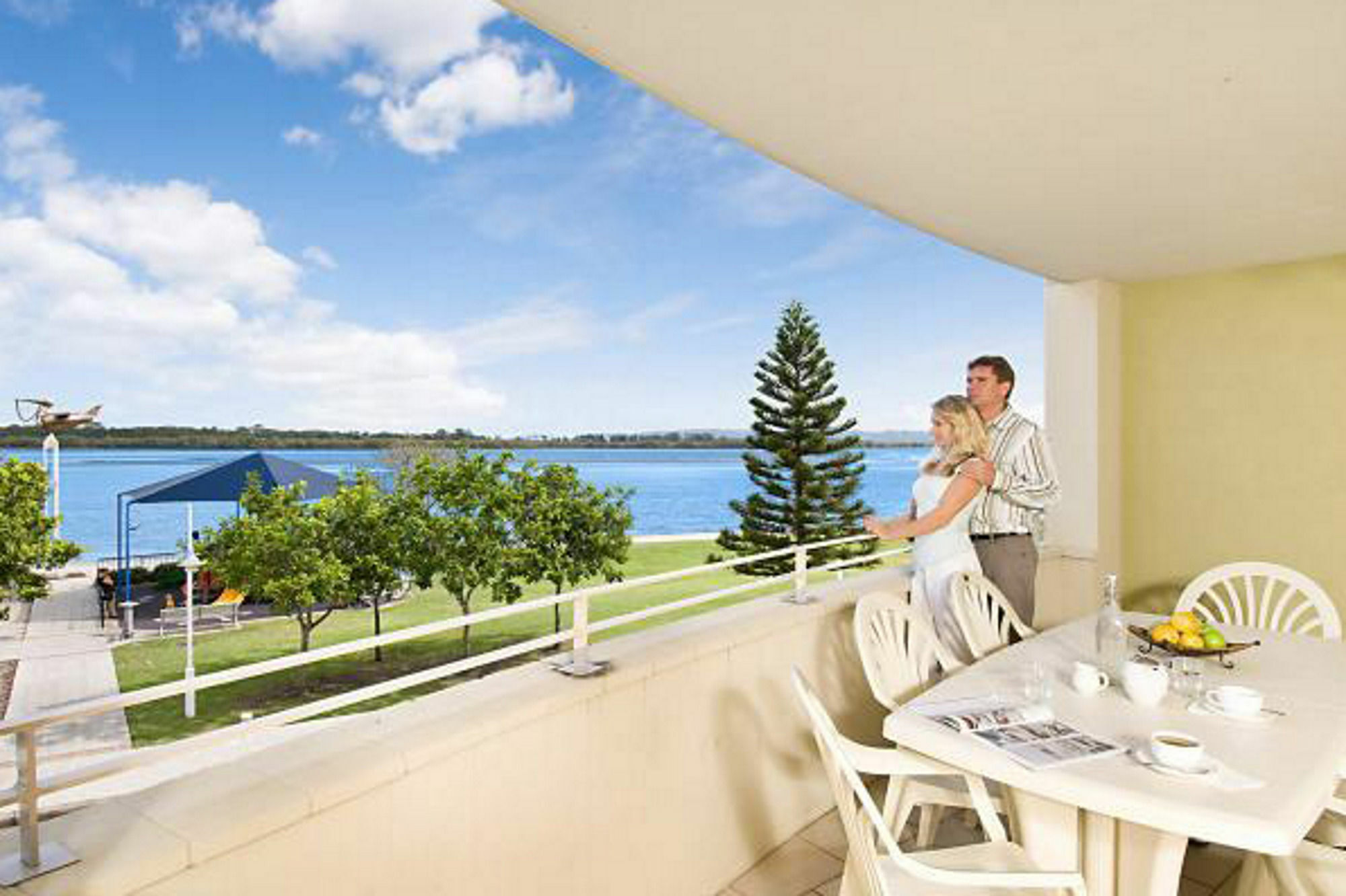 Riverside Aparthotel 4*
